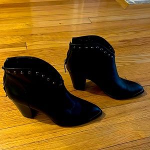 Makowski mid heel bootie